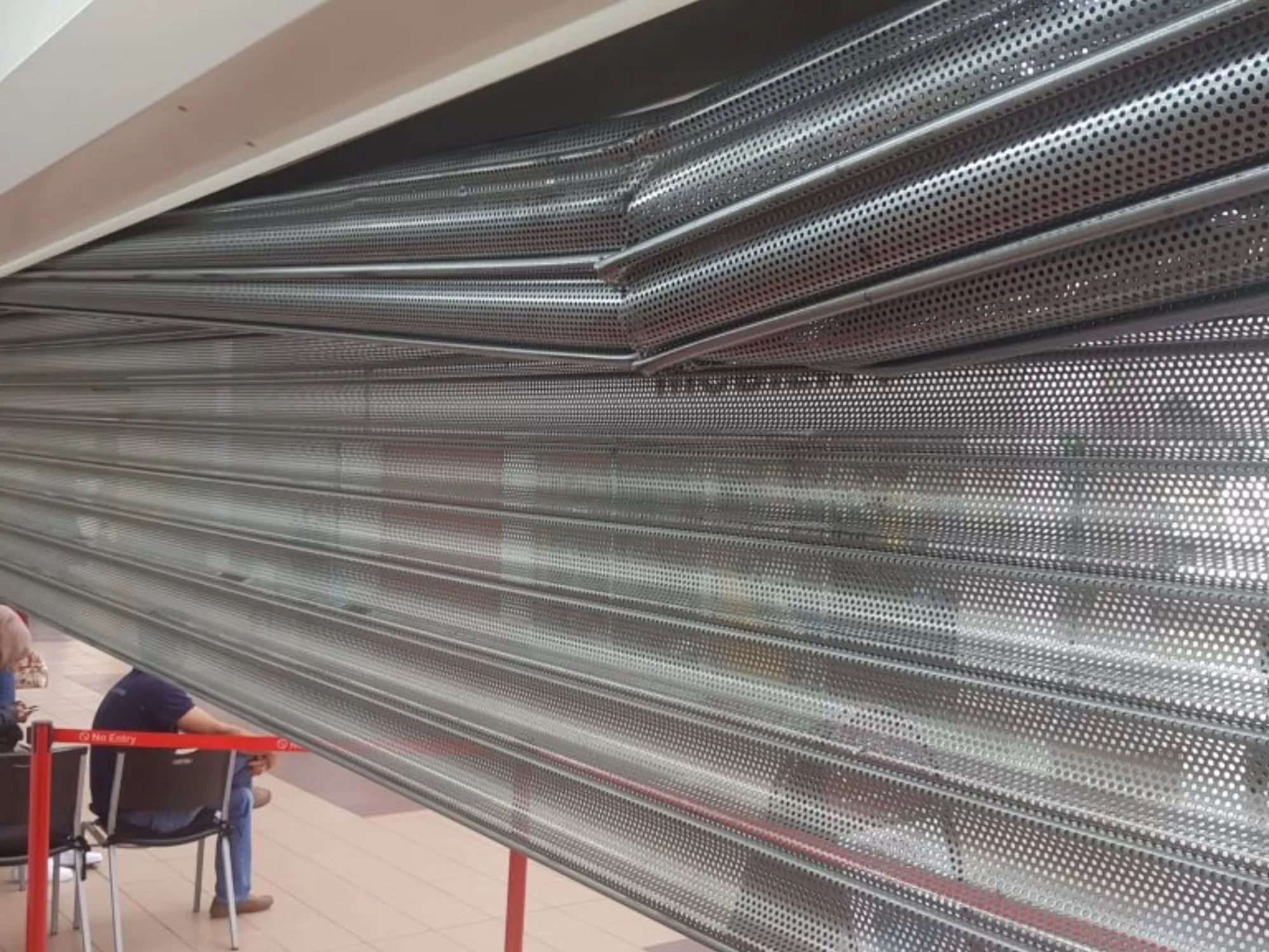 Lames d'un rideau métallique détériorées