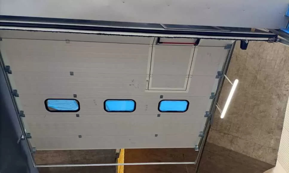 Réparation porte sectionnelle Lisses
