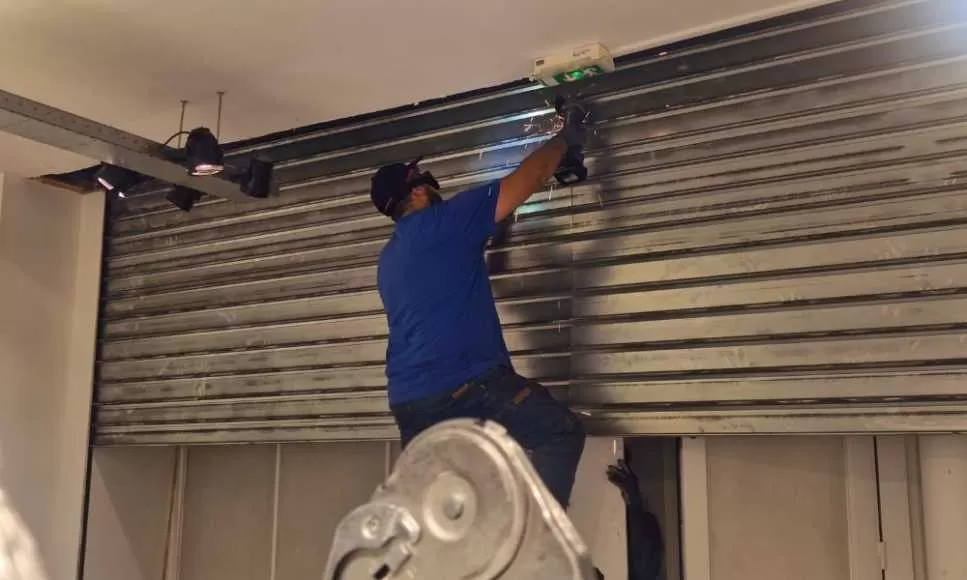 Remplacement lames rideau métallique paris