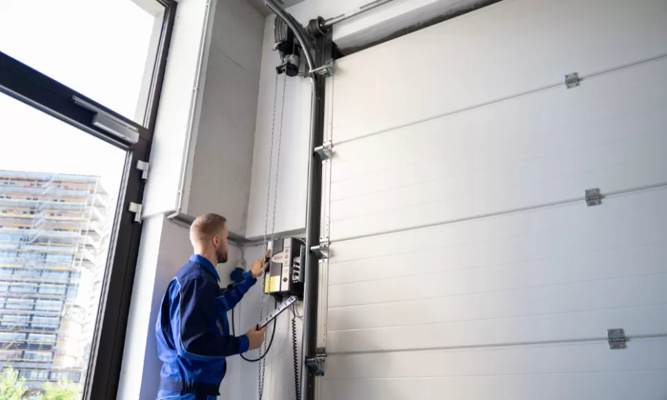 Maintenence porte sectionnelle automatique industrielle