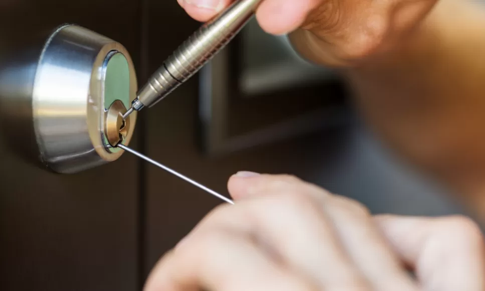 serrurier Paris 7 (75007) - extraction clé cassée dans la serrure