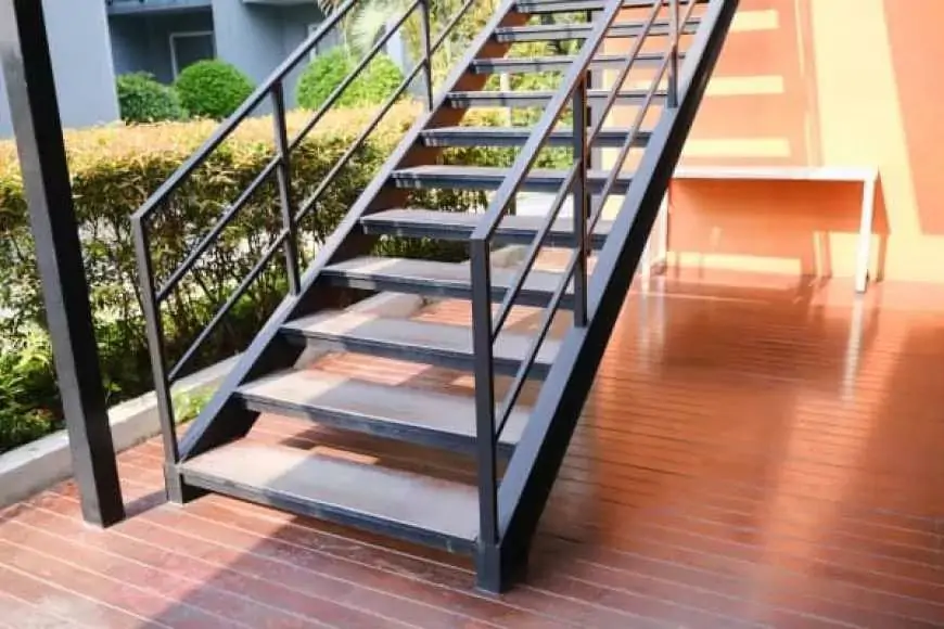 Comment poser un escalier métallique
