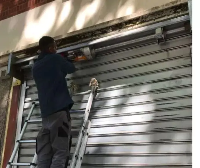 systeme-d-automatisation-rideau-metallique-combs-la-ville-