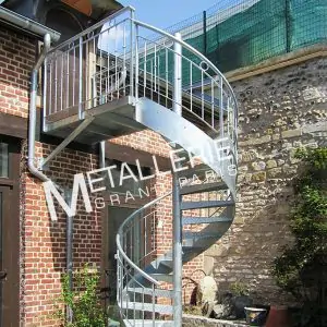 Escalier extérieur hélicoïdal en acier galvanisé