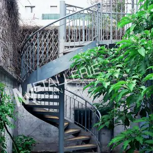 Escalier extérieur métallique hélicoïdal
