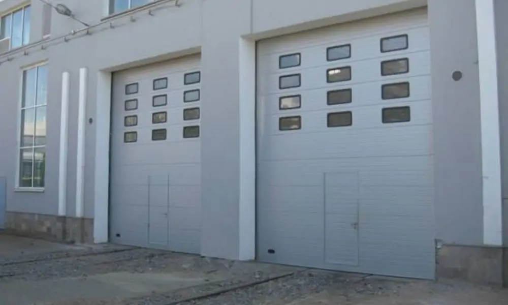Réparation porte sectionnelle industrielle à Chevry-Cossigny