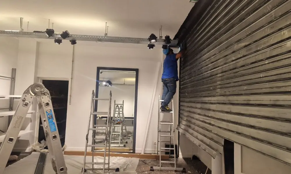 Dépannage rideau métallique bloqué Paris