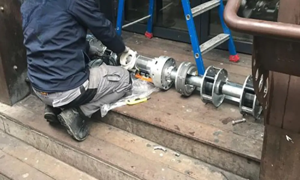 Comment changer moteur rideau métallique