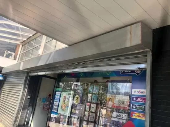 Installer un rideau métallique