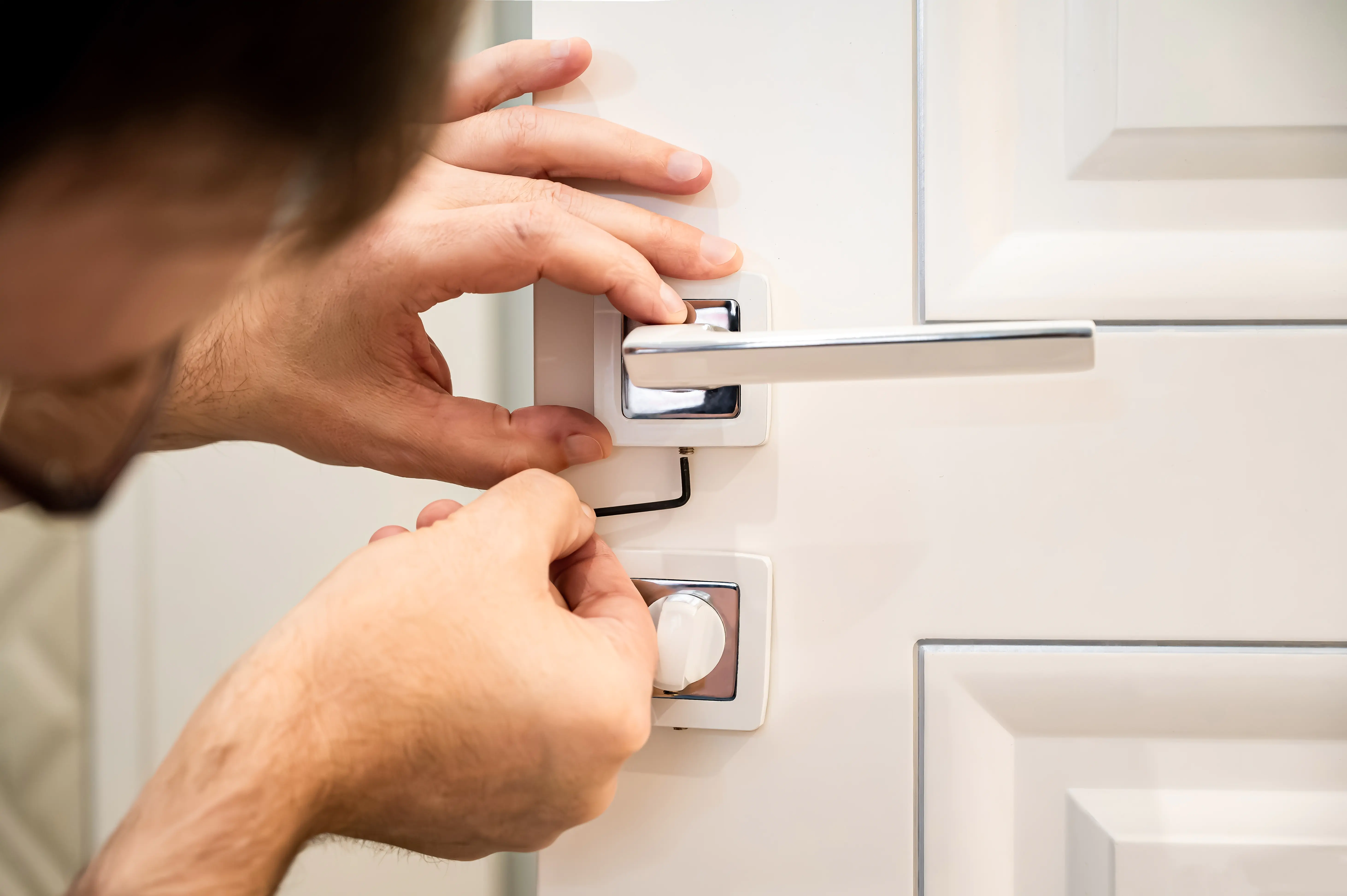 technicien changement de serrure porte d'entrée