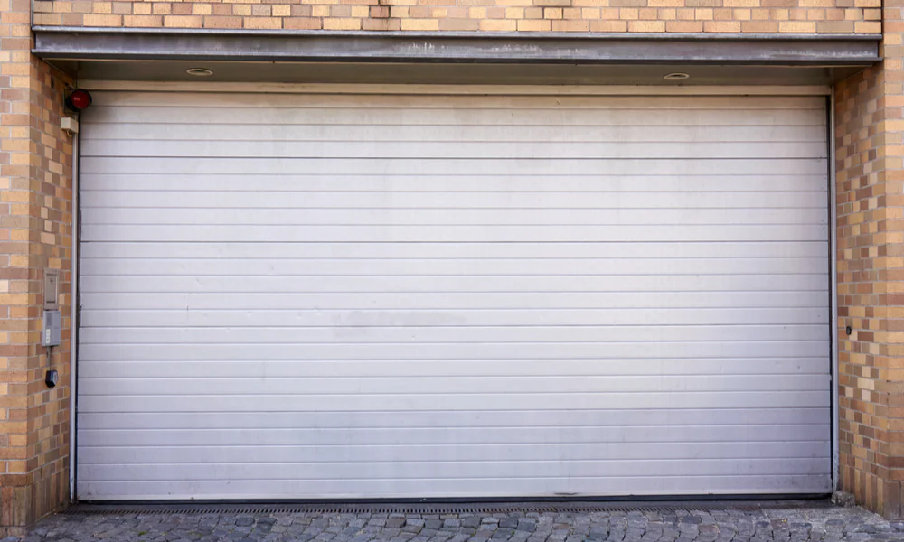 Comment changer les panneaux d’une porte de garage sectionnelle