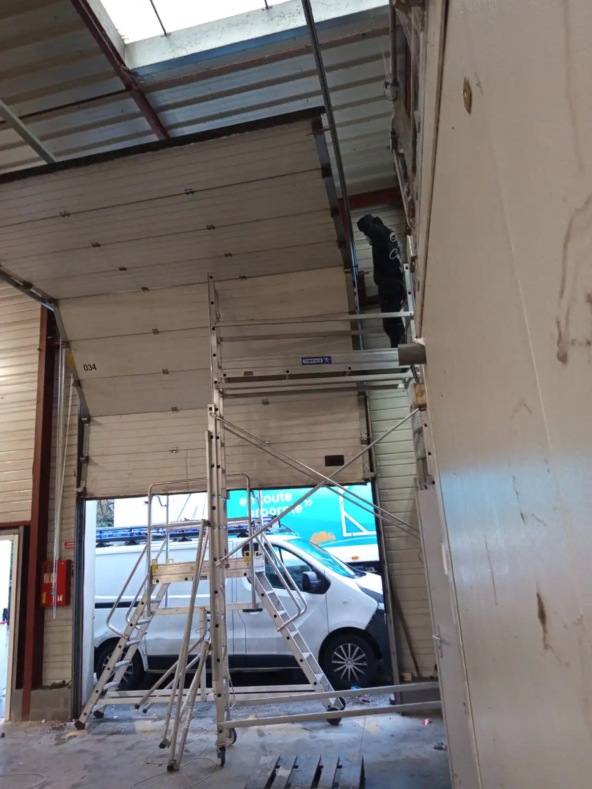 Expert local en réparation porte industrielle Corbeil Essonnes 91100