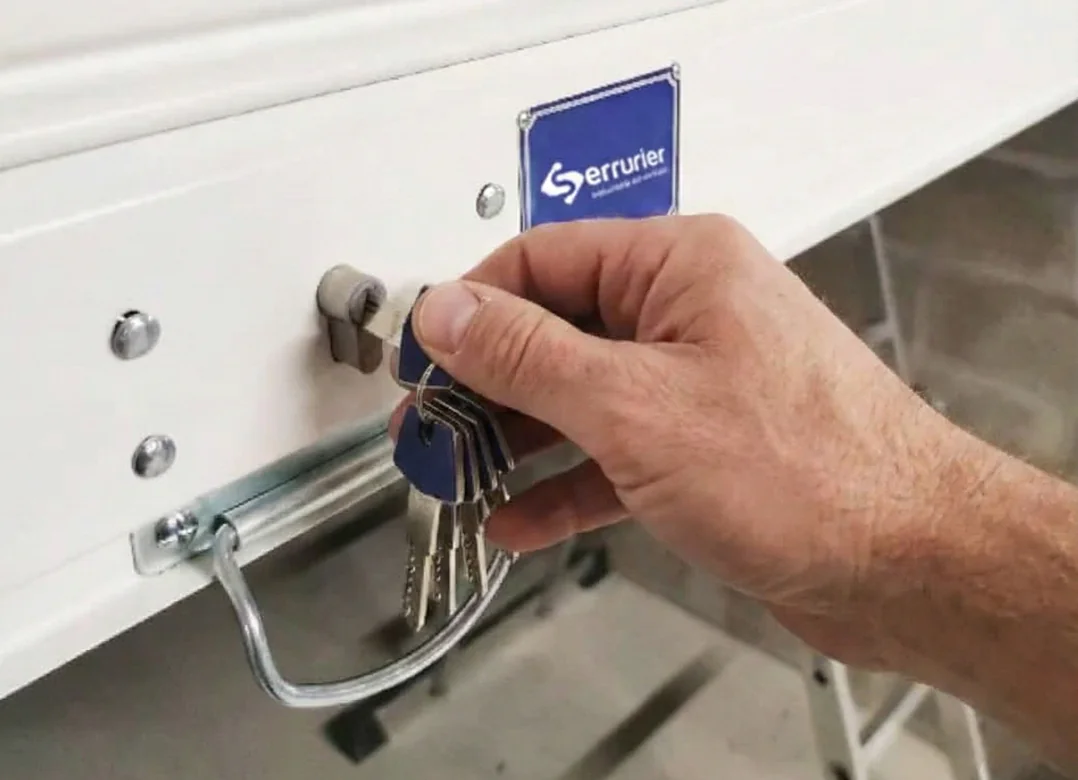 Ouverture de serrure rideau métallique coincée à Dammarie-les-Lys