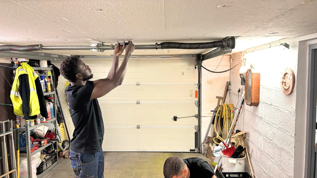 Dépannage porte de garage résidentielle à Créteil (94000)
