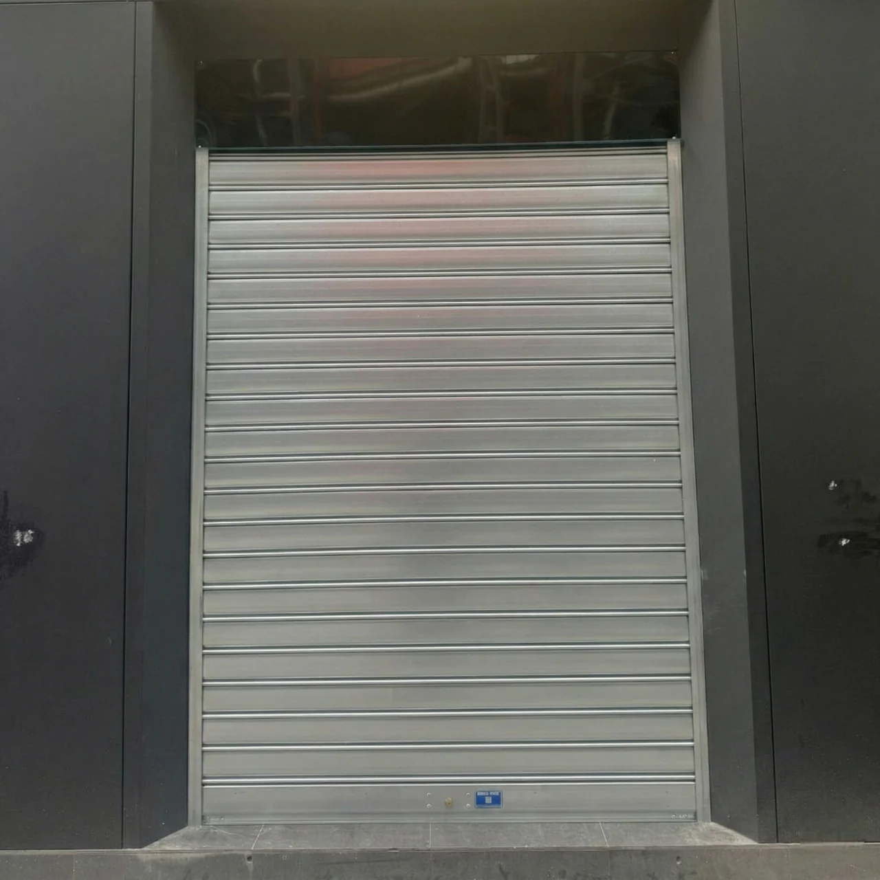 Rideau métallique pour commerce