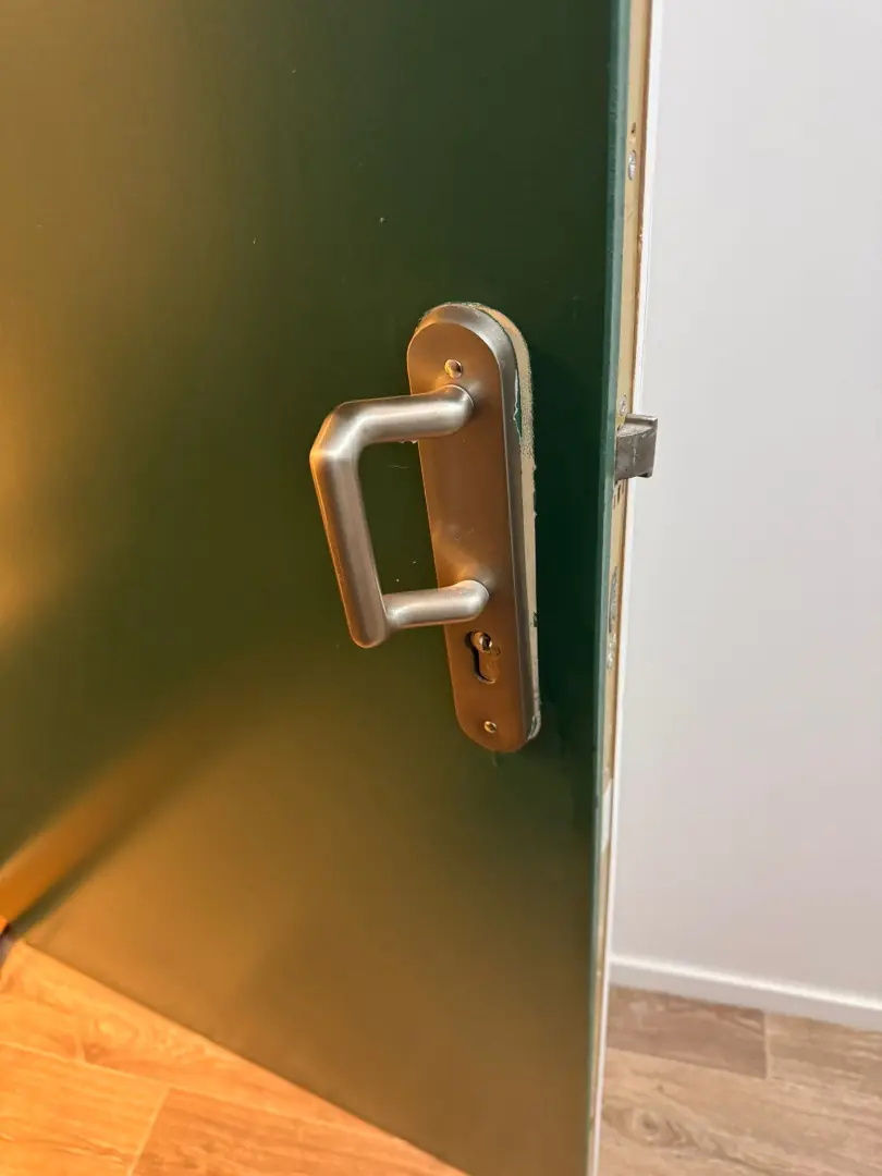 Après porte claquée