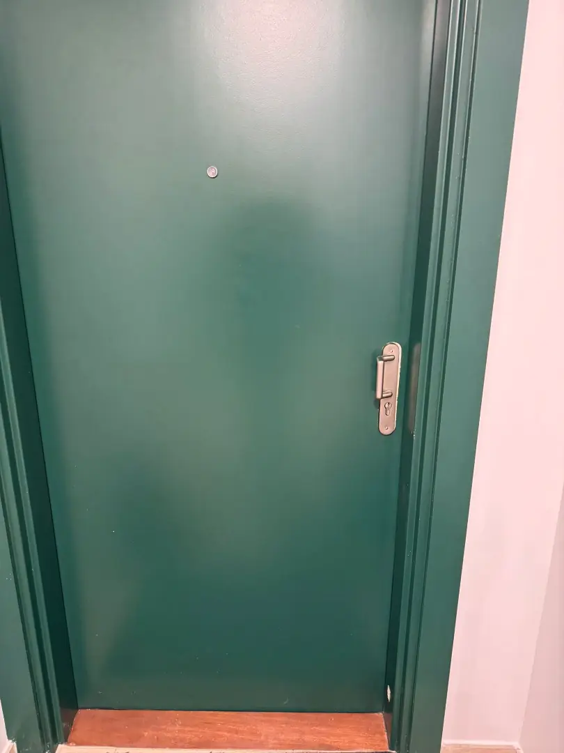 Avant porte claquée