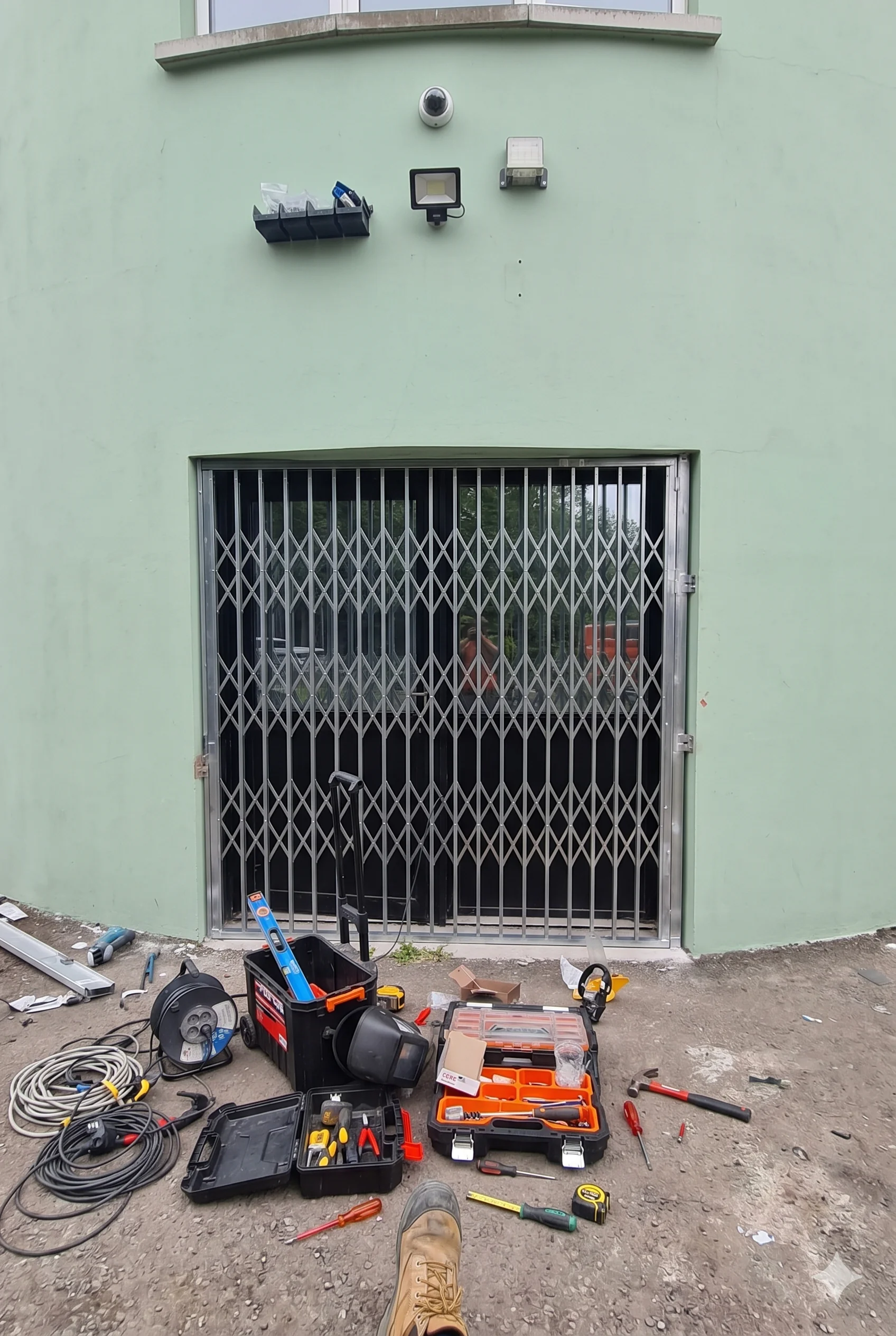 Installation de grille extensible par un professionnel MGParis à Montreuil.