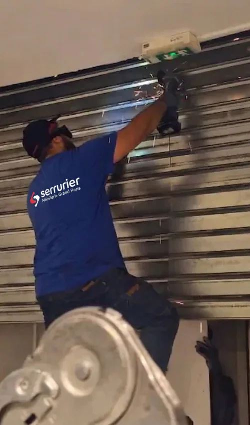 Technicien MGParis expert en dépannage rideau métallique à Paris 