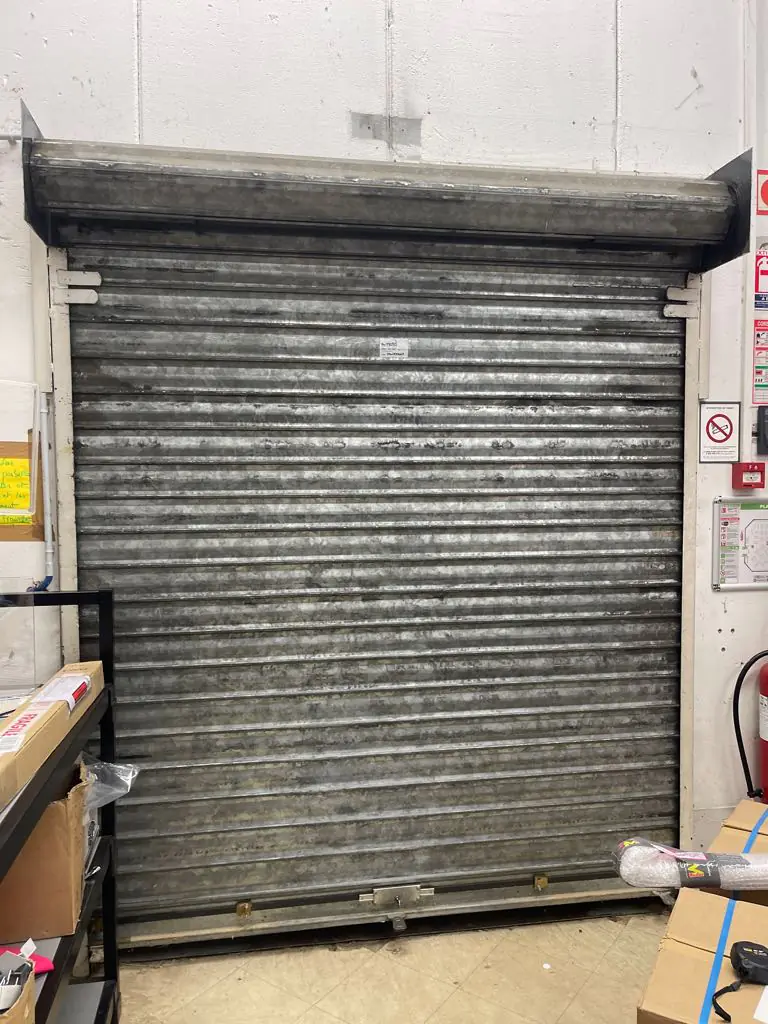 changement lames pleines rideau métallique Nemours (77140)