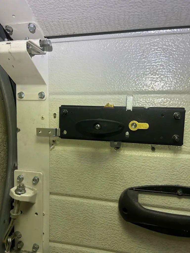 Serrure remplacée par le technicien Tarek MGParis à Vitry-sur-Seine 94400 le 10 mai 2026, système de fermeture sécurisé et fonctionnement fluide.