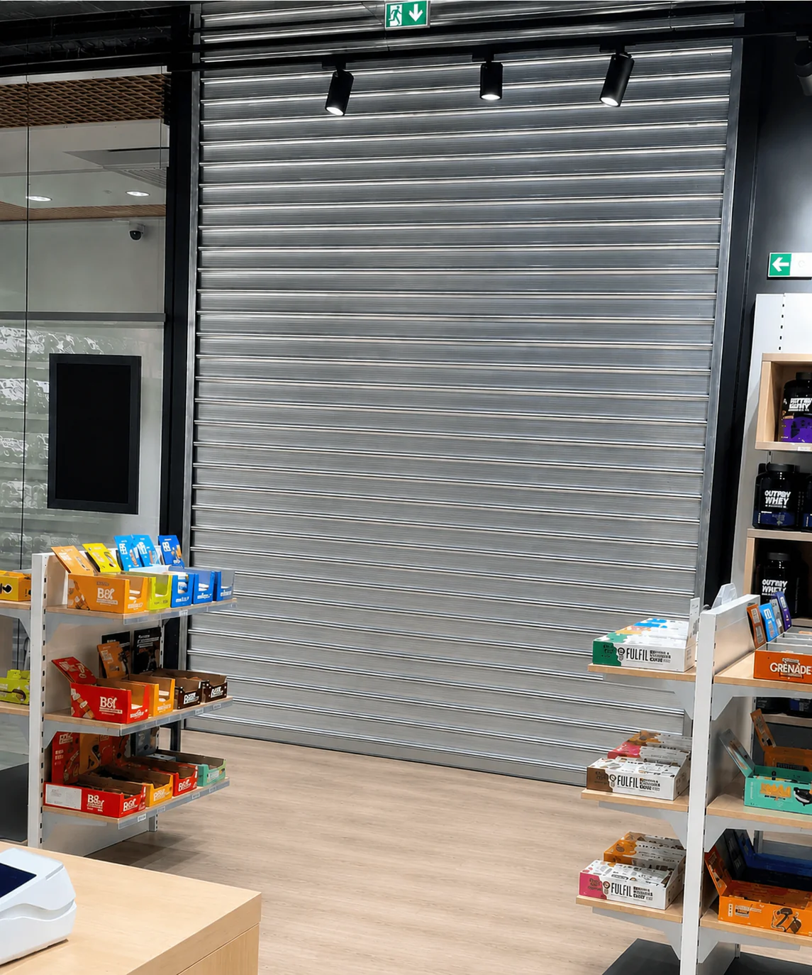 Rideau métallique après maintenance préventive par MGParis à Noisy-le-Grand 93160 — tablier nettoyé et réglé