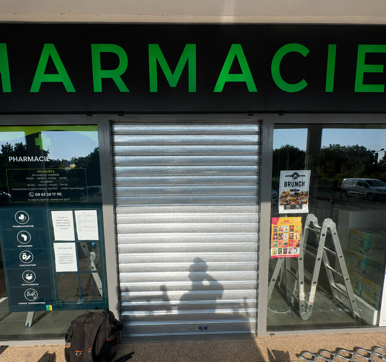 Nouveau rideau métallique à lames pleines installé à la Pharmacie Merrien à Montévrain (77144)