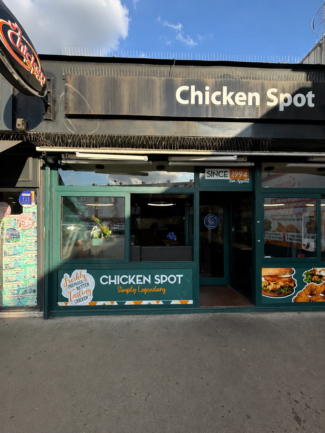 Rideau métallique à lames transparentes de Chicken Spot à Soisy-sous-Montmorency après remplacement de l’axe motorisé et remise en service