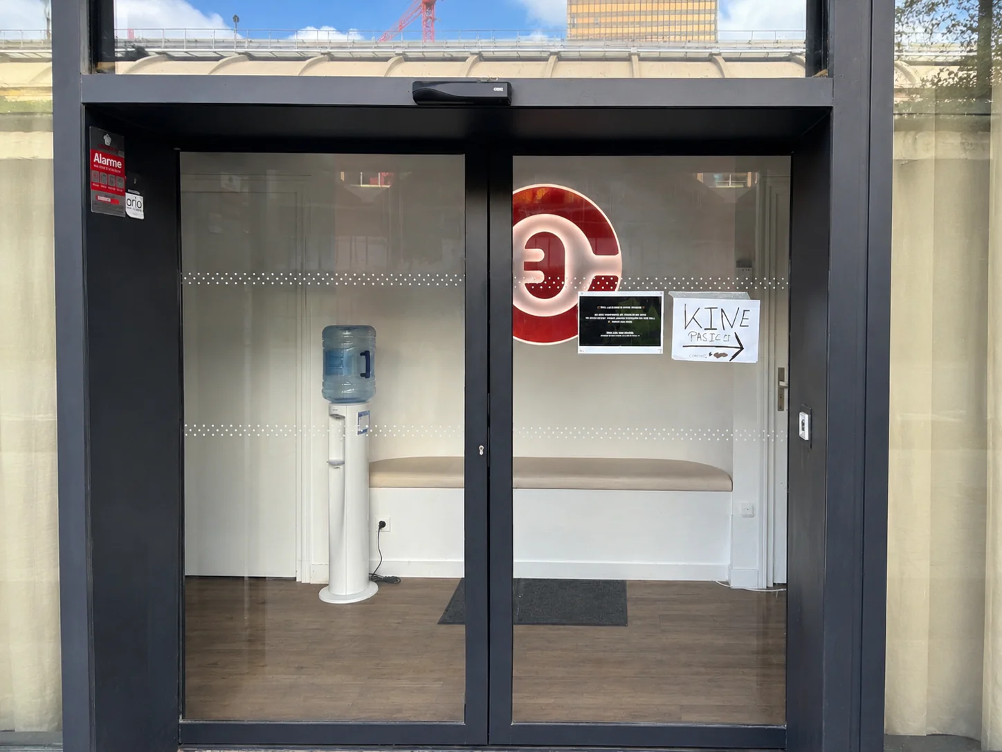 Porte automatique de nouveau fonctionnelle après la réparation et la reprogrammation réalisées par MGParis à Paris 13 (75013)