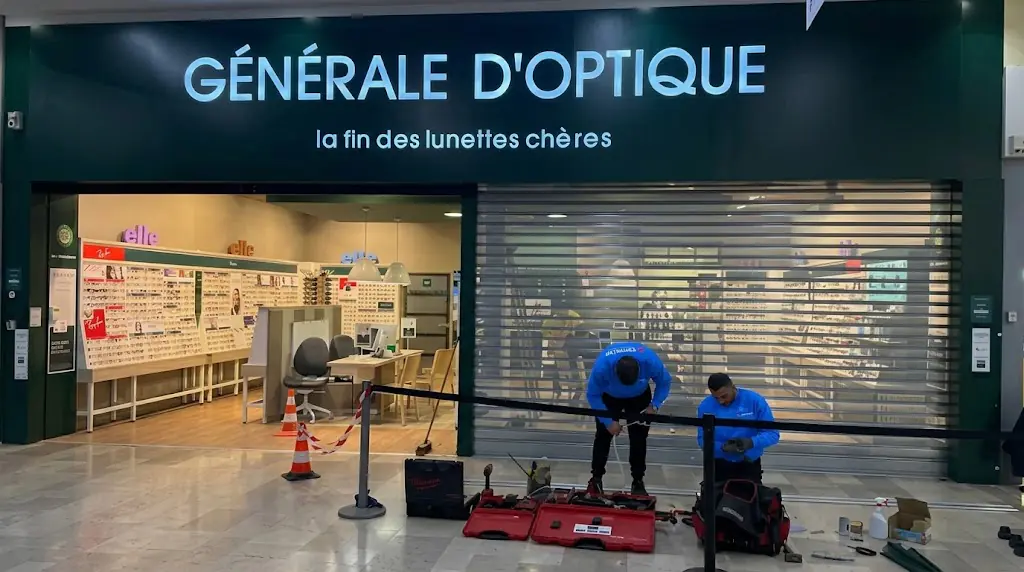 Réparation rideau métallique à lames transparentes Voisins-le-Bretonneux 