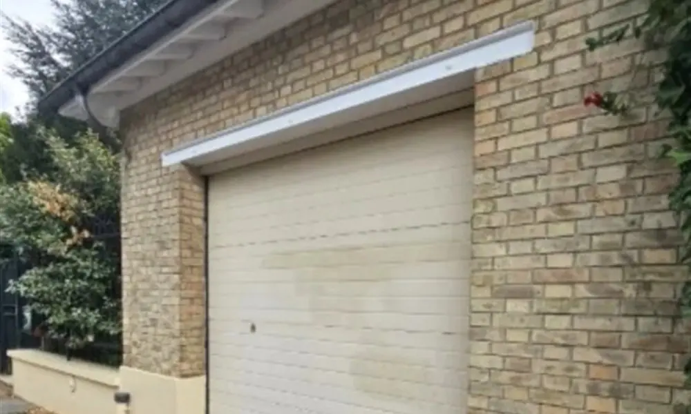 Porte de garage de pavillon réparée par MGParis à Nainville-les-Roches