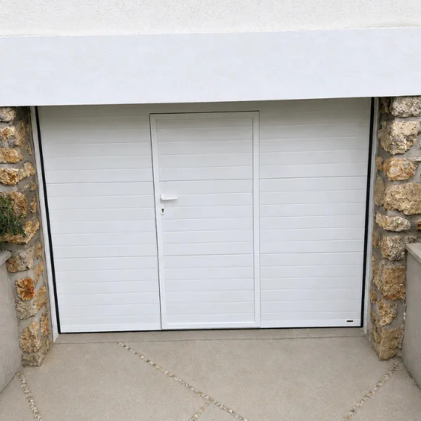 Porte de garage sectionnelle blanche avec portillon : réparation à Gometz-la-Ville