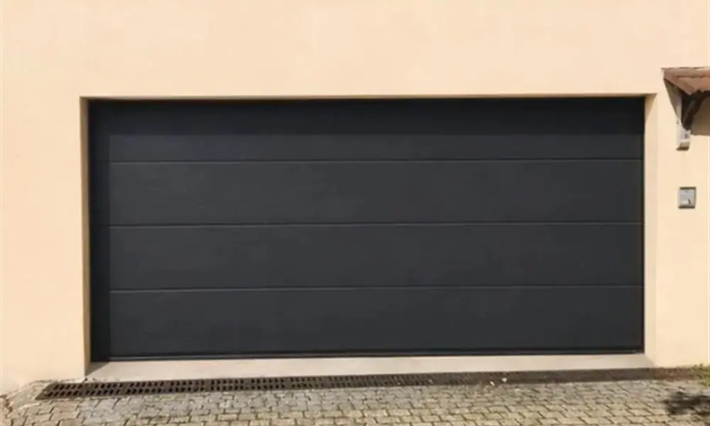 Porte sectionnelle anthracite remise en état, réparation porte de garage à Bailly-Romainvilliers (77700)